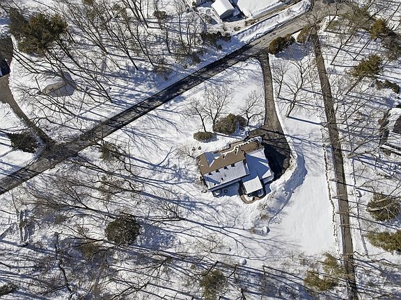 5th image of 10 Bridle Path