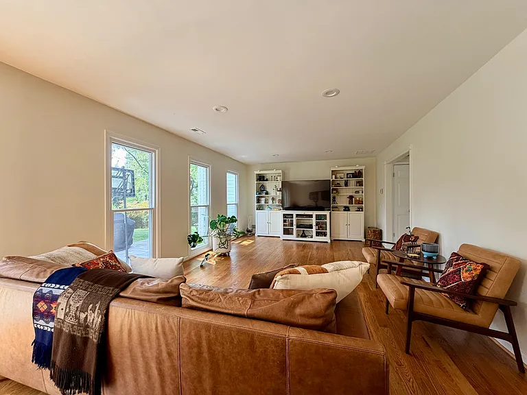 12904 Missionwood Way — Photo 7