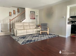 404 Ashwood Ct, Vernon Hills, IL