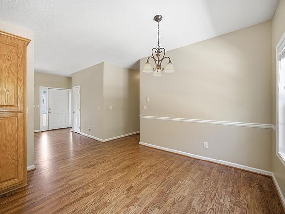 5th image of 145 Prince Albert Ct SW