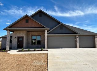 2225 Langford St, Pea Ridge, AR 72751