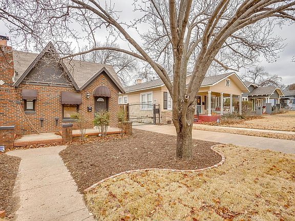 2nd image of 1804 Clover Ln #1804
