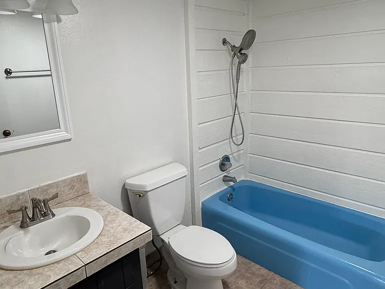 430 Capitol St — Photo 10