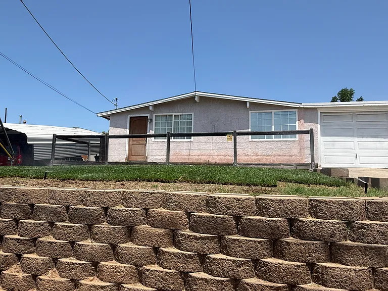 9712 Saint George St — Photo 1