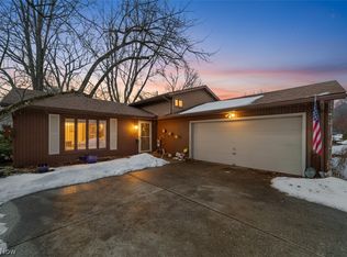 129 Hidden Tree Ln, Amherst, OH 44001