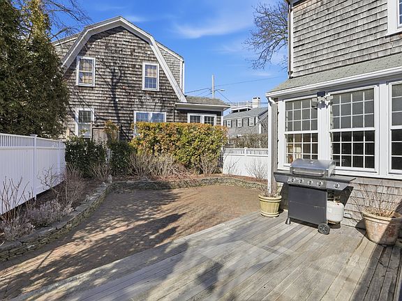 5th image of 47 Fair St