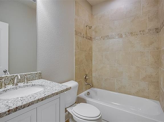 5th image of 1916 San Antonio St