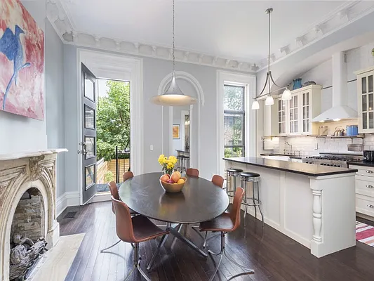 Sold by Sotheby's International Realty | media 4