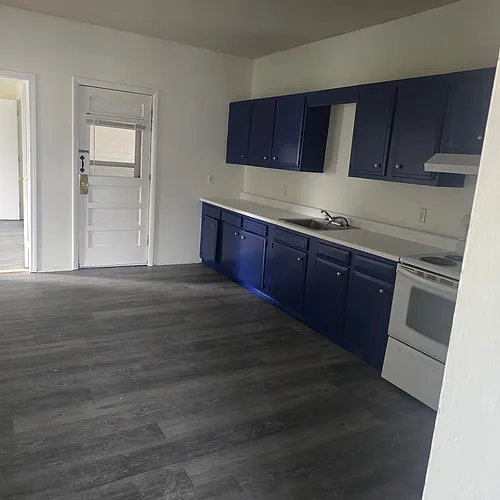 395 Lake Ave Photo 1