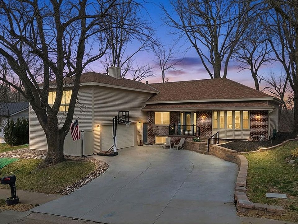1st image of 601 N Martin Dr