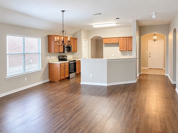 5th image of 612 Cove Ct