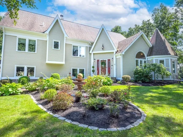 5 Strawberry Ln, Canton, MA 02021