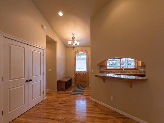 5th image of 100 Greenmoor Dr