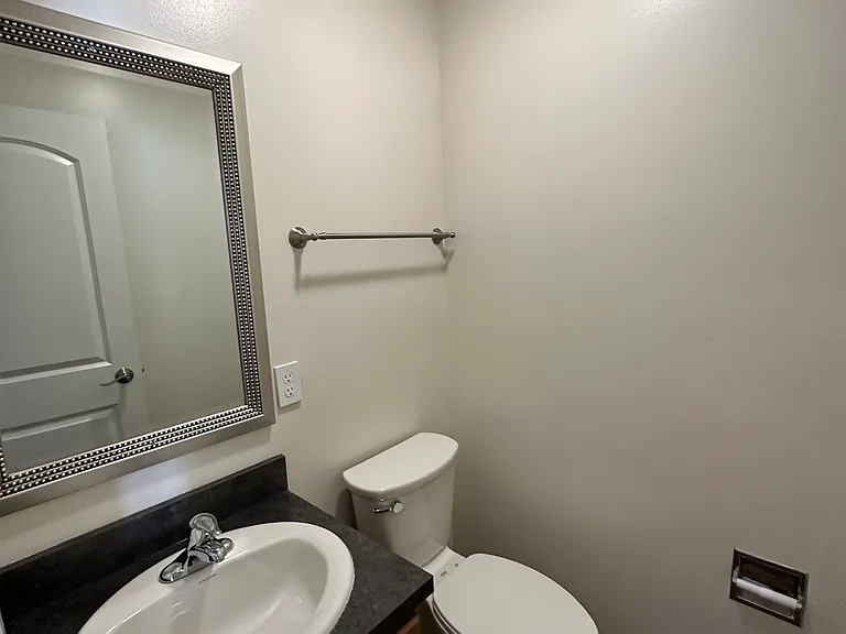 Pleasant Valley Apartments — Photo 23