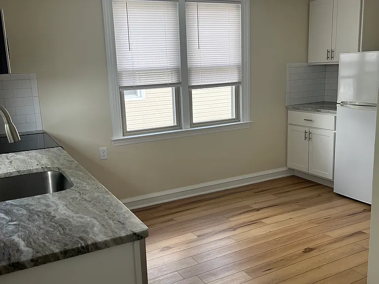 803 Burke St — Photo 3