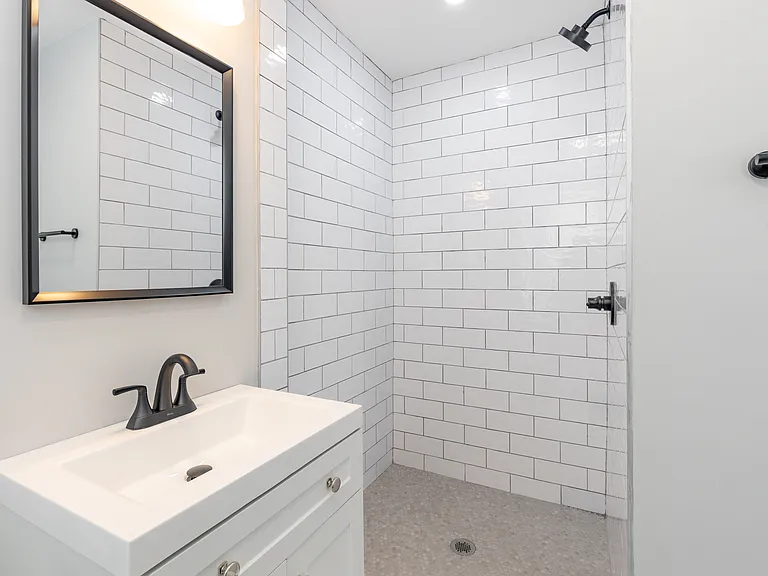 628 E 6th St #2 — Photo 13