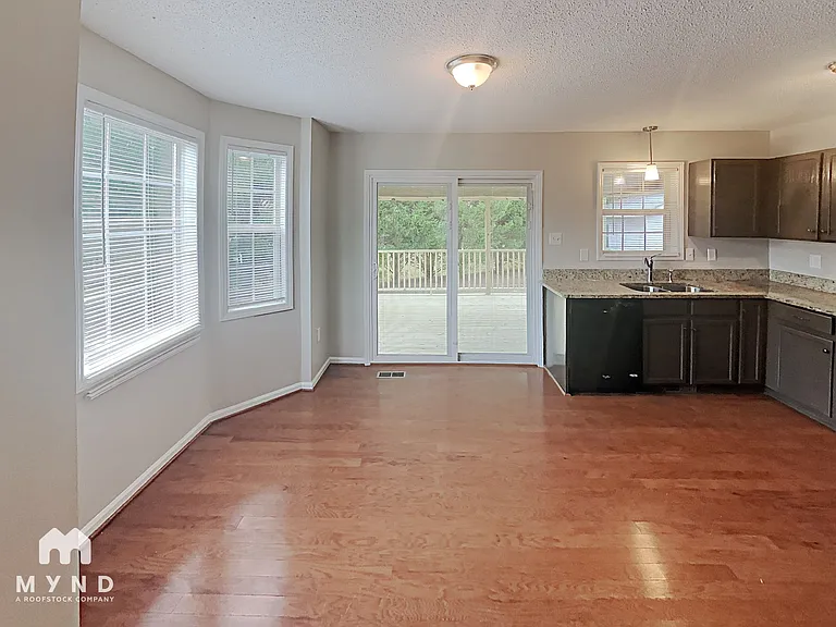 105 Mary Michael Ln — Photo 3