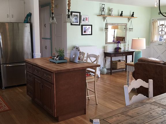 open kitchen/floor plan