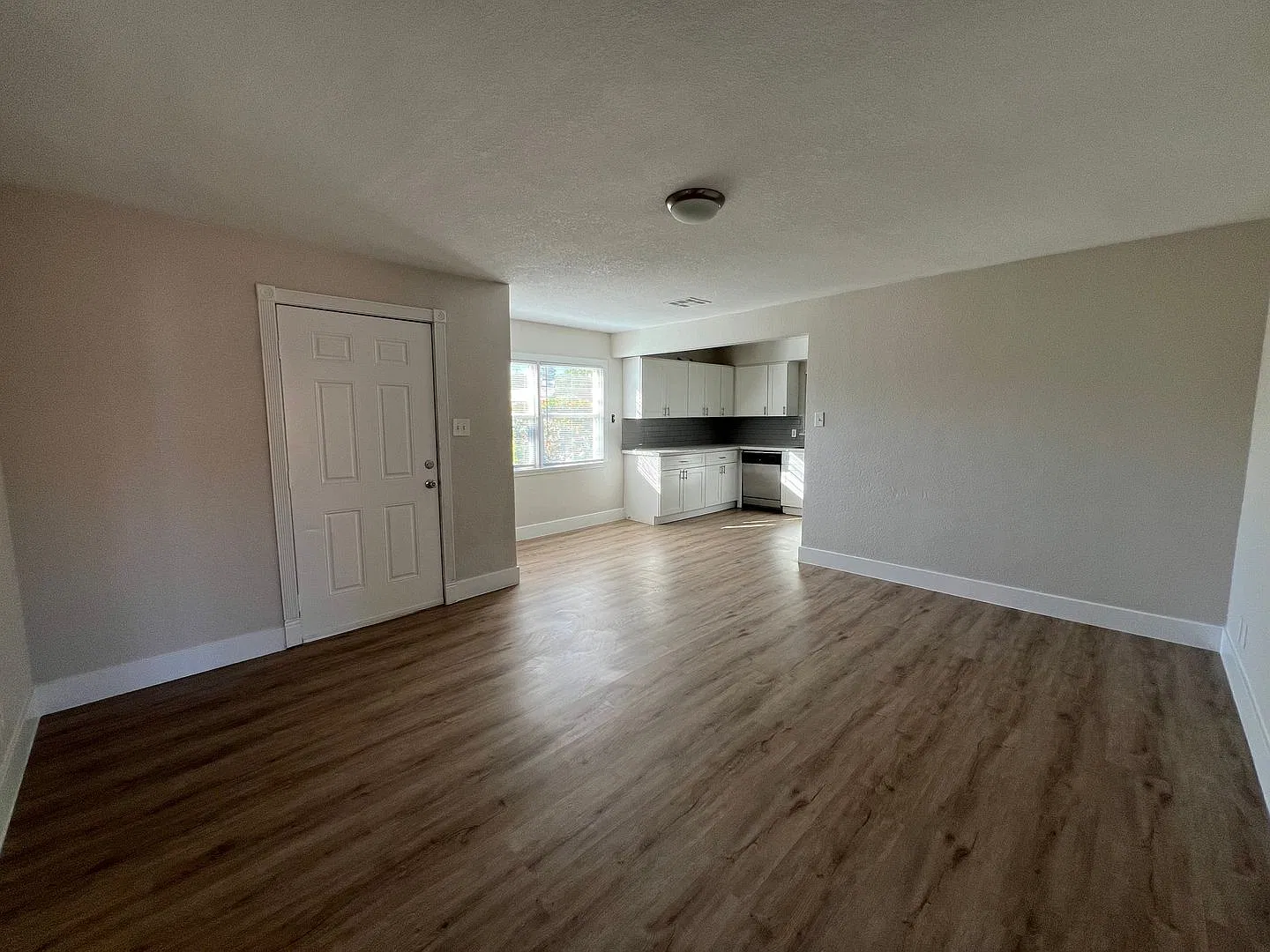 Adorable Fully Renovated Home in Historic Huntridge! — Photo 4