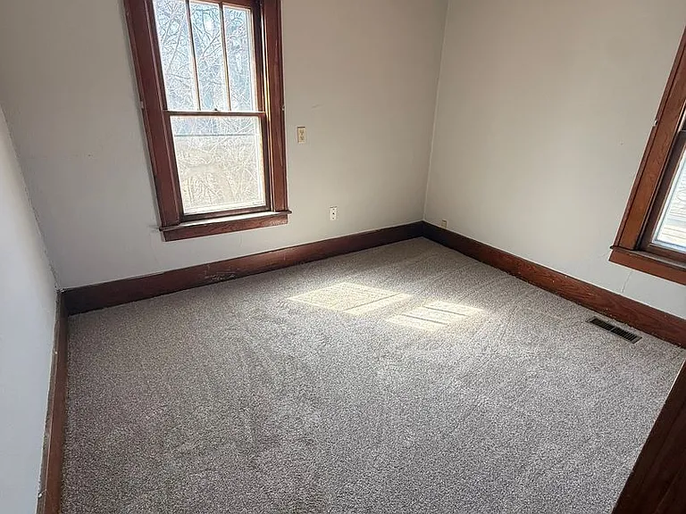623 W Main St — Photo 6