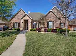 708 Trails End Cir, Hurst, TX 76054