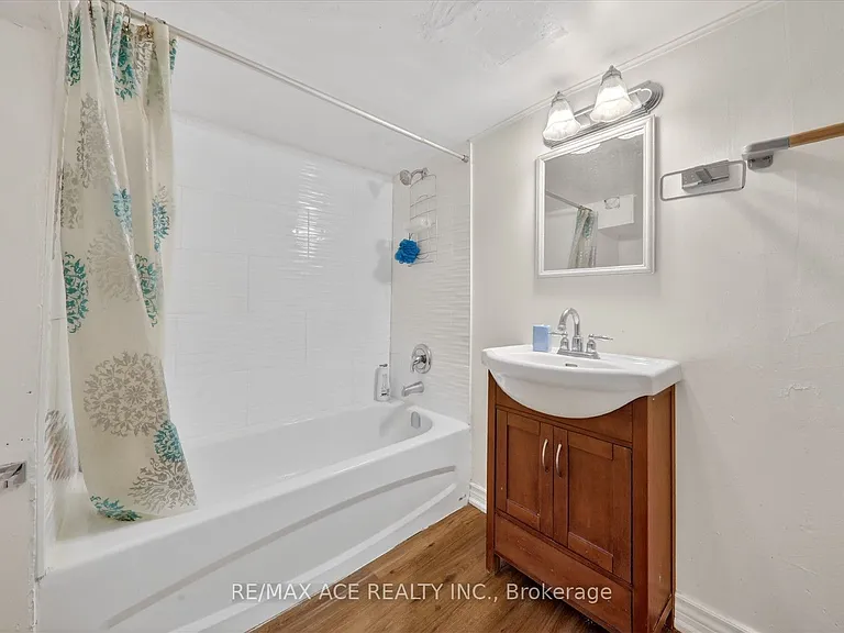 Glebemount Ave — Photo 25