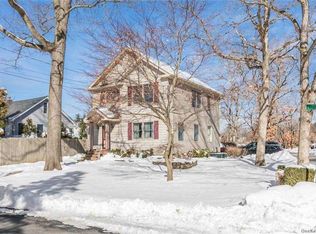11 Cypress Pl, Melville, NY 11747