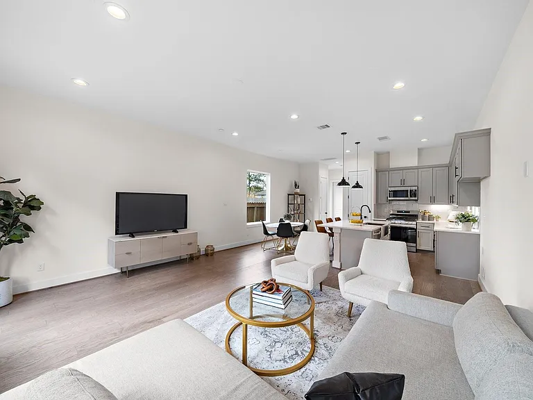 2626 W Tidwell Rd #B — Photo 11