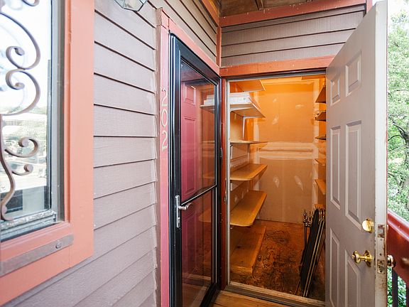 2nd image of 2815 Lee Oaks Ct APT 202