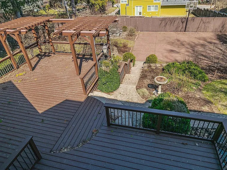 1209 E University St — Photo 10