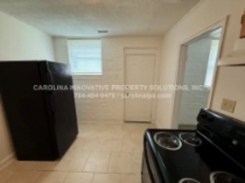 2 bed, 1.0 bath, $995 — Photo 3