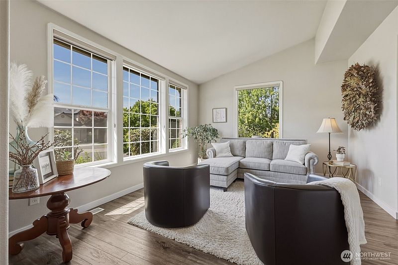 4th image of 3028 Amhurst Street SE