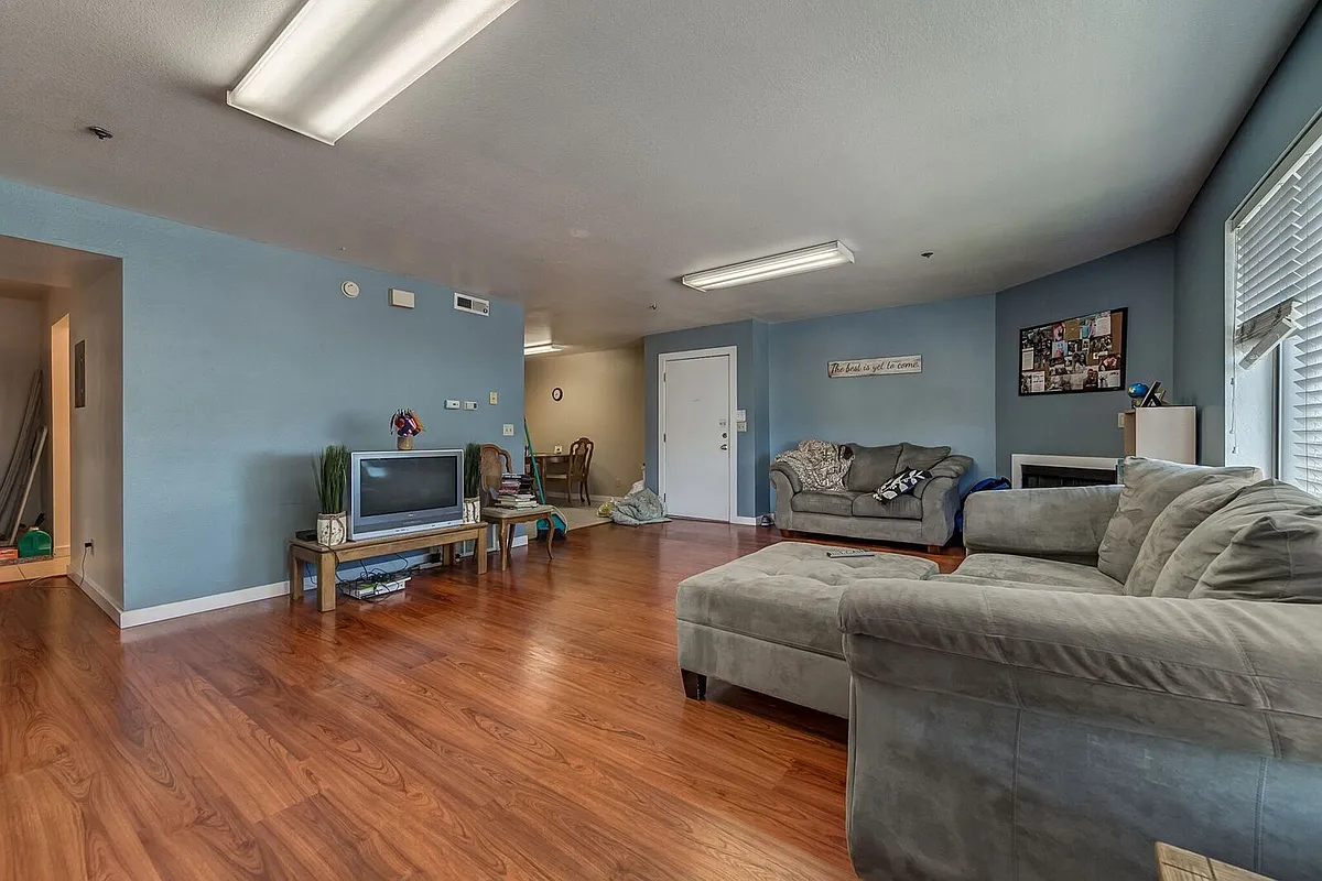 Building Photo - 948 N 50 E #201