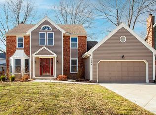 9248 Twilight Ln, Lenexa, KS 66219