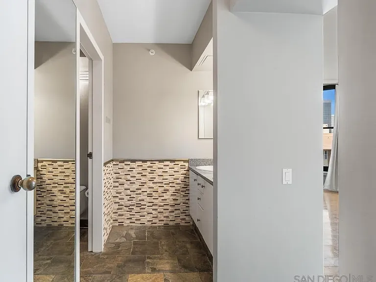 500 W Harbor Dr #714 — Photo 28