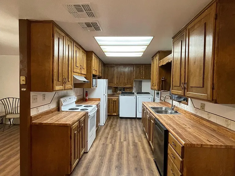 207 N Titel St — Photo 4