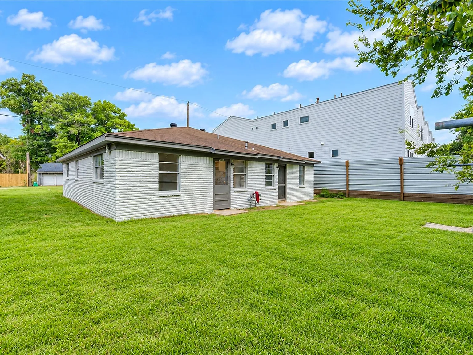 2 bed, 1.0 bath, 1640 sqft, $1,350 — Photo 2