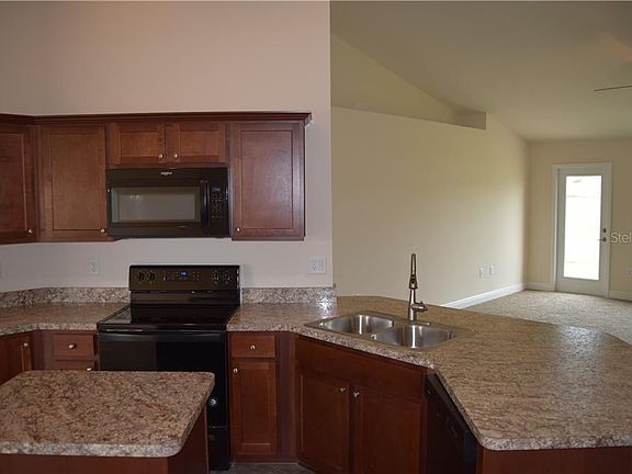 5th image of 456 Athabasca Ct