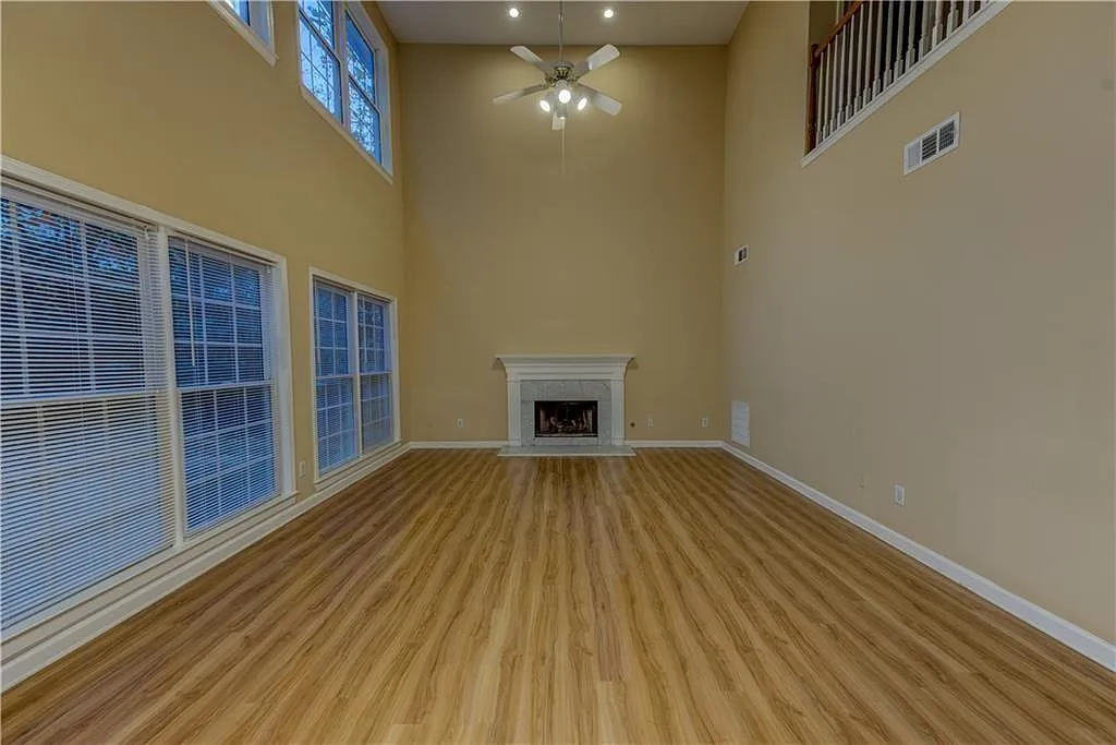 4 bed, 2.5 bath, 3011 sqft, $2,700 — Photo 2