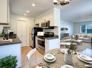 2827 21st Ave W APT 3, Seattle, WA 98199