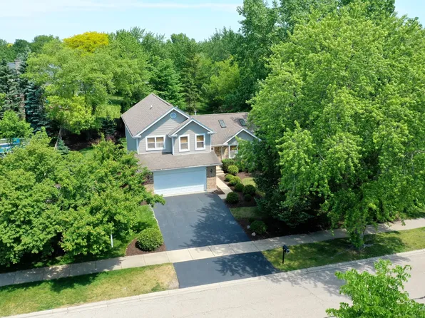 464 Farm Bridge Rd, Lake Zurich, IL 60047