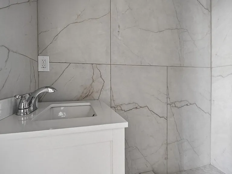 402 Crown St — Photo 21