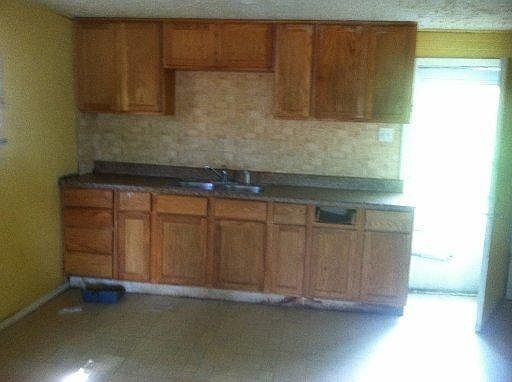 2nd image of 943 W Emerald Ave