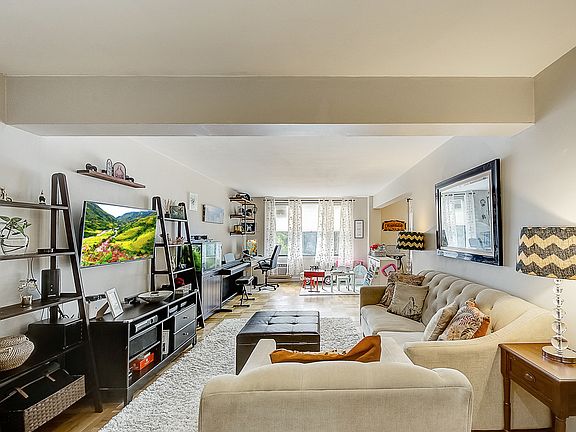 4th image of 6035 Broadway APT 3E