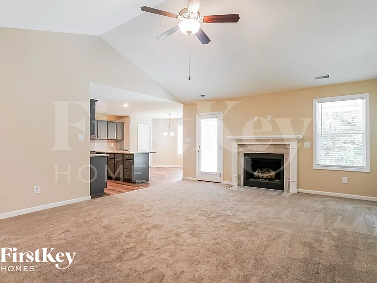 90 Voyage Cir — Photo 2