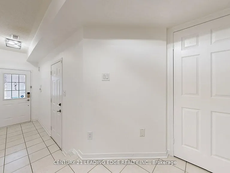 38 Rumi Cres — Photo 3