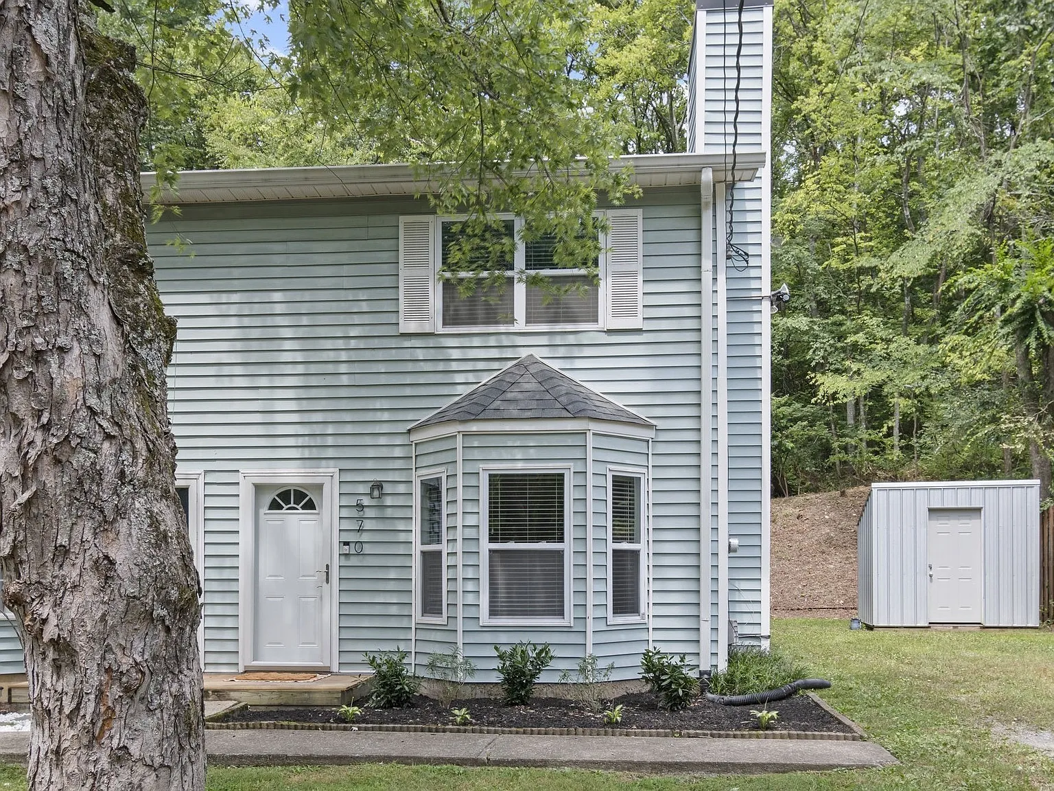 2 bed, 1.5 bath, 1270 sqft, $1,875 — Photo 1