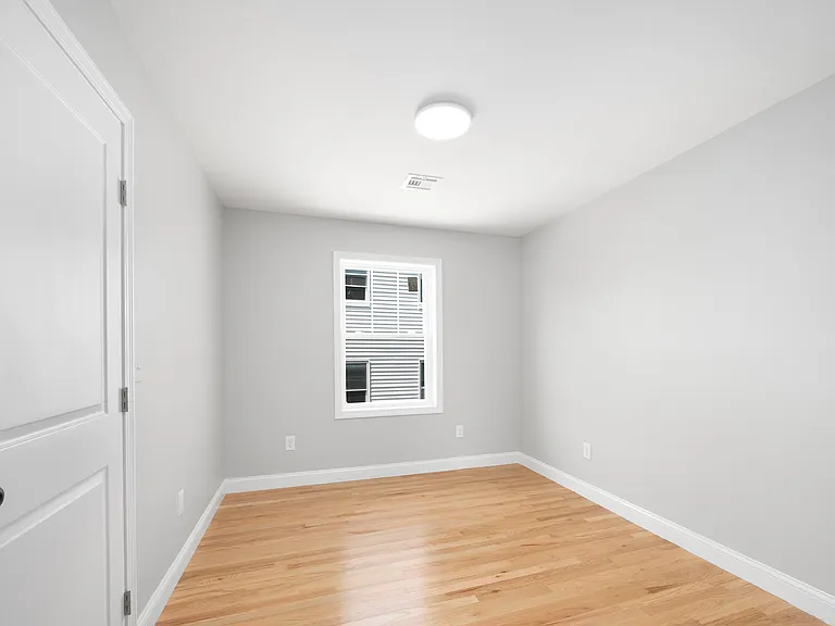 28 Grosvenor Ave #2 — Photo 10