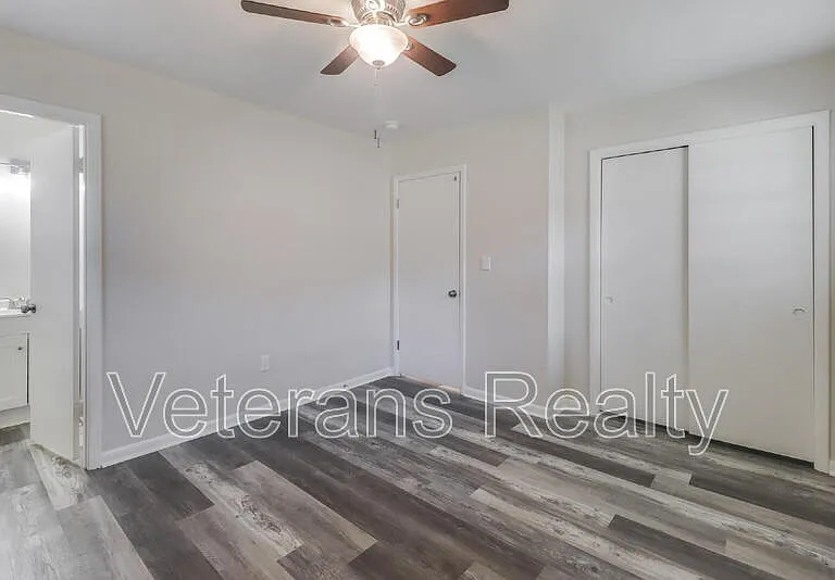 129 Quarles St — Photo 23