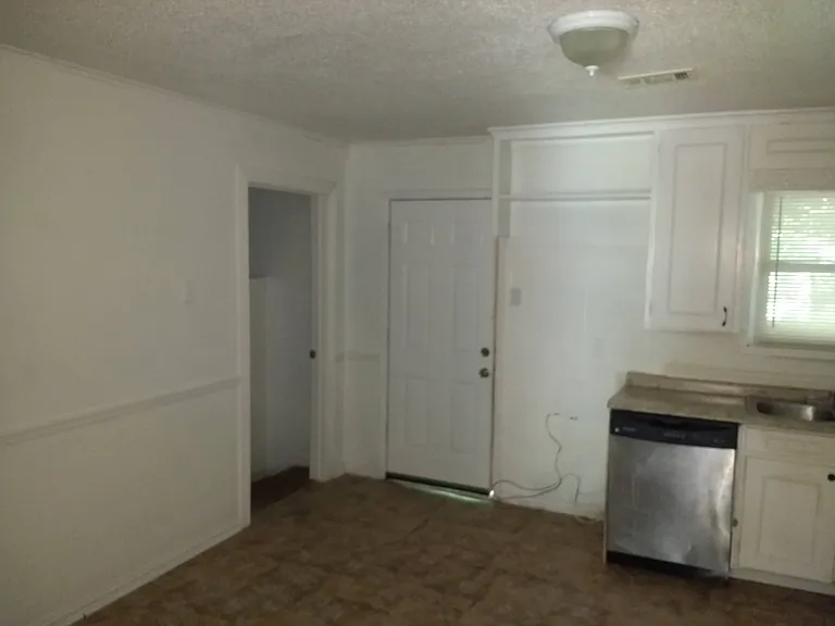 1610 Parkhaven Dr — Photo 6